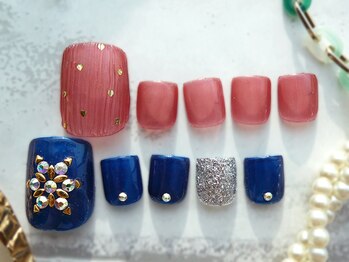 プラスネイル 北千住東口店(PLUS NAIL)の写真/可愛いフットデザイン豊富!毎月新作リリース!【触りたくなるすべすべかかと】になれる角質ケアメニューも◎