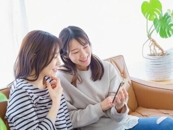 ハンドケアサロン キレイテ上野店 ＜手のシワ/乾燥/くすみ/血管の浮き/老け手＞の写真/1人じゃなかなか行きにくい…大切な方へのプレゼントに…親子/友人と一緒にハンドケア♪一緒に感動を☆