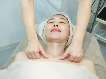 エルブラン(Aile-blanc)/毛穴/小顔/肩こり/フェイシャル 