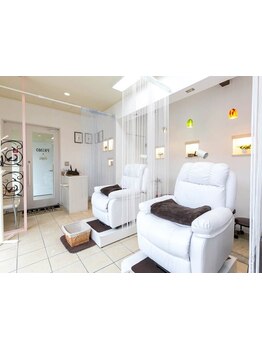 ゆったり空間で施術が受けられるサロン