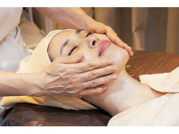 ハロップ 綱島店(HARROP)の写真/日頃の疲れを癒す贅沢時間♪ゆったり空間のフェイシャルとヘッドマッサージでリフレッシュ★