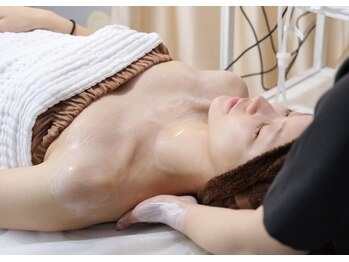 カルナ(CARNA)/背中・肩・首マッサージ