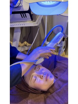 フロラスキン 岡山店(florasKIN)の写真/【エステ以上の施術】最先端機器 『無針水光注入』で美肌菌活エキスを注入し、潤い満ちたプルつや美肌に!