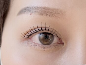 キキ(kiki.)の写真/【100種類以上のロッドから選択】豊富なデザインの中からお目元に合ったカール感をお選びします♪