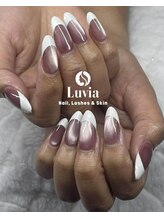 ルビア(Luvia)/フレンチマグネットネイル