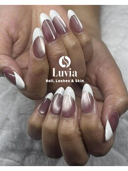 ルビア(Luvia)/フレンチマグネットネイル