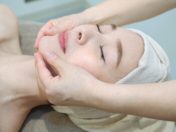 エルブラン(Aile-blanc)/毛穴/小顔/肩こり/フェイシャル 