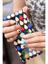 キダチ(Kidati)/モノトーン×ビビットネイル