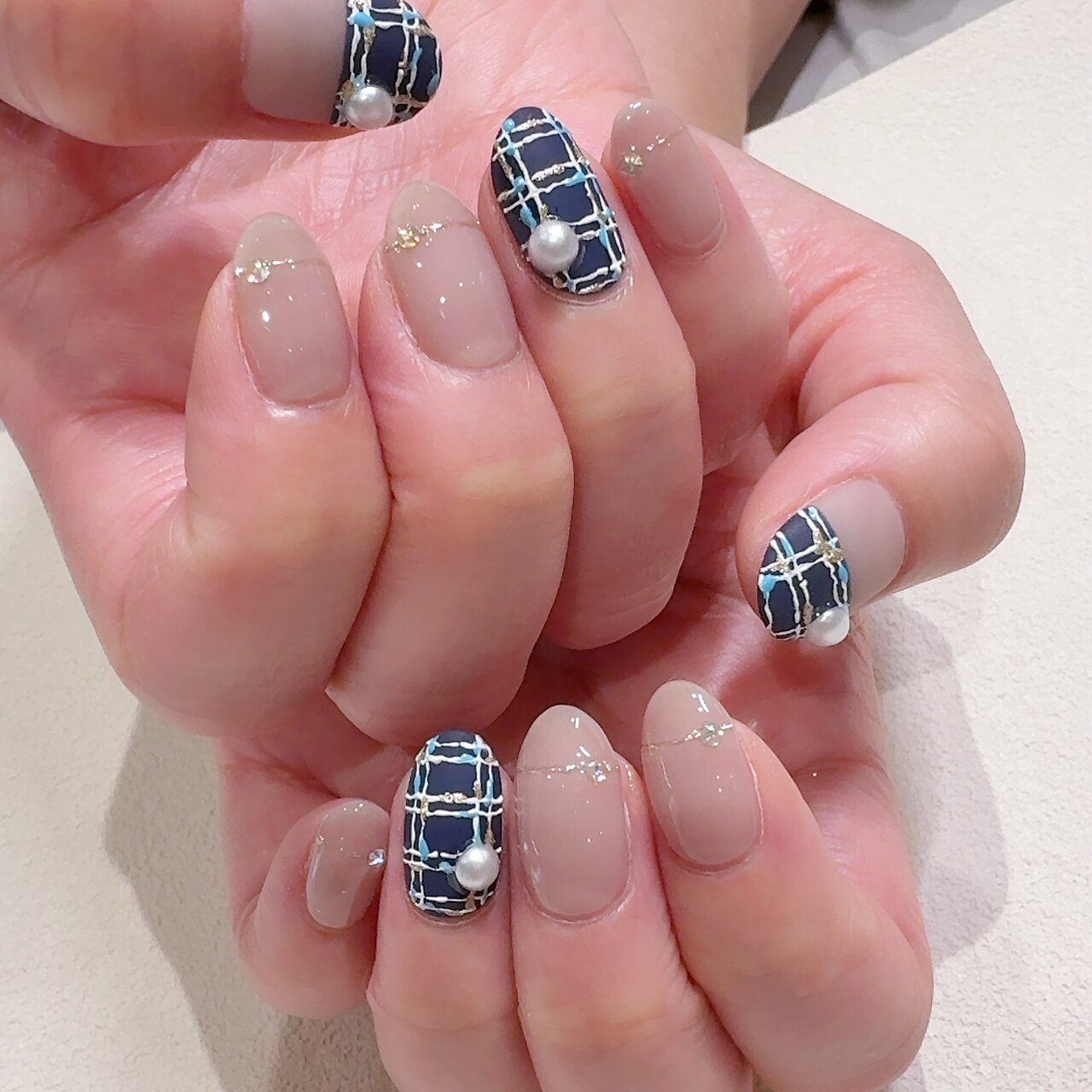 2026年冬トレンド】ネイビー ハンド 冬のネイルデザイン集｜人気順｜7