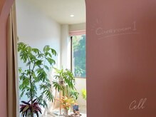 セル(Cell)の雰囲気（サロン内はピンクのアーチがかわいい心ときめく空間。）