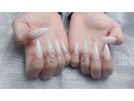 ホワイトロングネイル