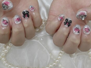 ハニービービー(Honey Bee Bee)/ギラギラチークネイル