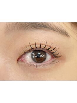 ナチュラル上品な目元にしたい