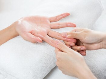 つきしずくの写真/【乾燥/くすみ/亀裂などでお悩みの方に】丁寧なケアで自爪を育成し健康的でハリのあるお手元に！
