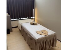 リラ(Lilas)/ライトが光る施術ブース