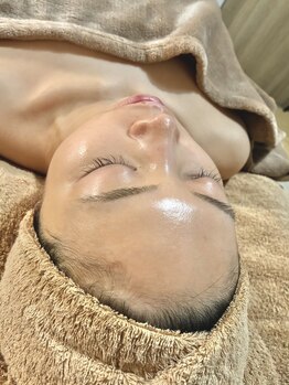 Riella【リエラ】ハーブピーリング/毛穴洗浄/小顔【4月下旬 NEW OPEN(予定)】 の写真/2026年最新「ヴァーグリフト」導入!もたつくフェイスラインを引き上げ、小顔と美白が同時に叶います◎