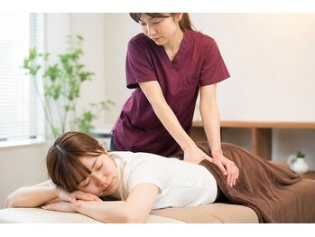 はりきゅう治療院 ガク ワンアンドオンリー(GAKU One&Only)の写真/お手頃価格で通いやすい！もみほぐしで全身リフレッシュ。日頃の疲れをスッキリ解消♪