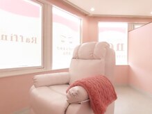 施術準備・リクライニングチェアでリラックス