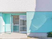 ミントグリーンの外壁が目印です！