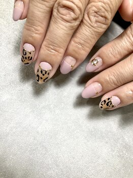 ラキネイル(LAKI Nail)/ヒョウ柄ネイル