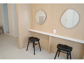 アリスラッシュ 溝の口店(Alice lash)/店内【待合＆ドレッサー】