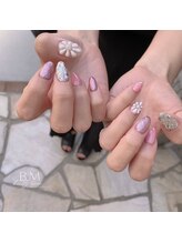 ビューティームーン(beauty moon)/綺麗系ネイルとぷっくりお花