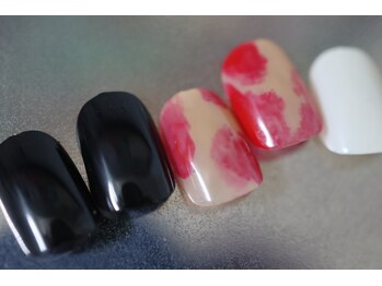 クロ(KURO)/赤花ネイル