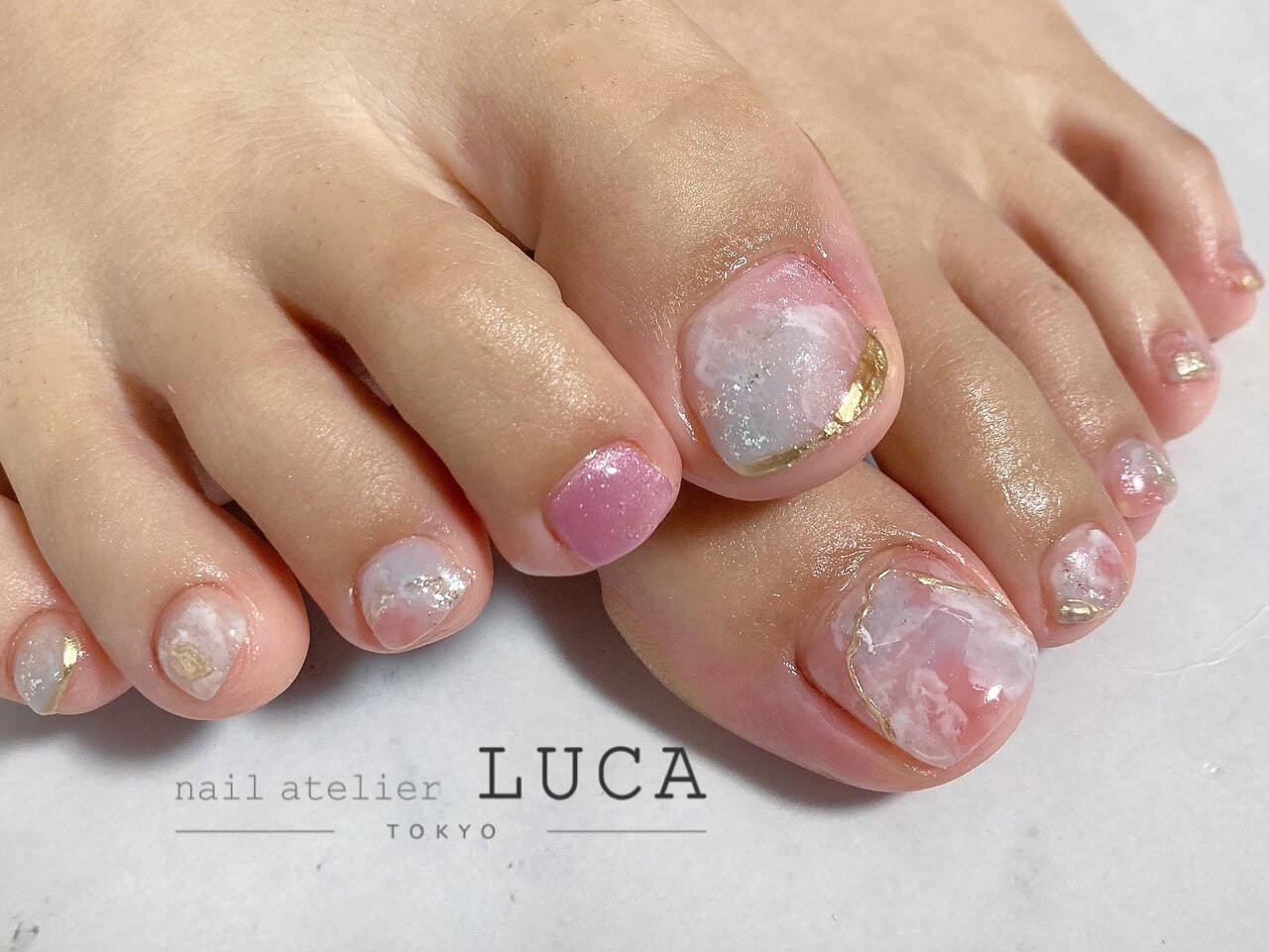 2025年-2026年冬トレンド】ニュアンスフットのネイルデザイン集｜人気