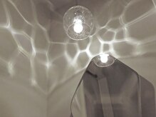 エルマ(eluma.)の雰囲気(1つ1つの小物にもこだわりニュアンスカラーの店内/まつげパーマ)