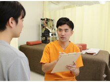 なるしま接骨院の雰囲気（カウンセリングで不調を特定。全身を整え、肩こり腰痛を改善。）