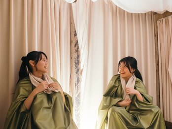 アウン 本山店(aUN)の写真/お友だち同士やカップルで♪貸し切りで楽しくおしゃべりしながらよもぎ蒸しができるのが人気です◎