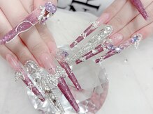 モモアネイル(MomoA nail)の雰囲気（ゴテゴテ付け放題）
