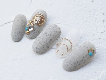 カトルナフ(quatre fois neuf)/ニュアンスグレースマイルネイル