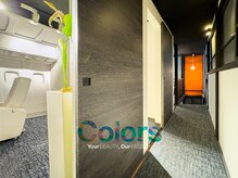 カラーズ広尾 ネイルラウンジ(Colors Hiroo Nail Lounge)の雰囲気（2Fには個室が3室あり、特別な時間をお楽しみいただけます。）