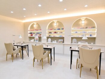 ベルペティーユ(Belle Petille)/アーチ棚にたくさんの韓国ジェル