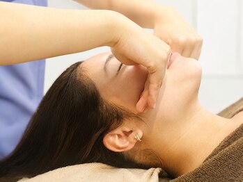 ボタニカル小顔整体(botanical小顔整体)の写真/心地よく眠っている間にお顔と身体の歪みが改善！体の中のリズム感じ取りながら、歪みや緊張を整えます。