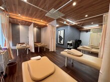 ゆたか整骨院 日赤通り院/木を基調とした落ち着ける施術室