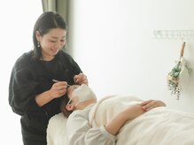 スワイディーアイラッシュ(Swaidee eyelush)の雰囲気(白ベースの落ち着いた店内。寝る前にノーメイク寝間着でもOK!)