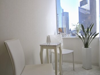 メディケア 新宿/明るい店内