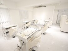 白基調の落ち着くリラックス空間♪嬉しいドリンクサービスも◎