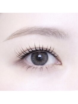 サロン ド ワカ(Salon de WAKA)の写真/理想の上品EYEを30分で◎70種以上のロットで、あなただけのナチュラルまつ毛パーマを体験☆
