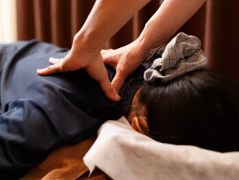 アジアンボディ(ASian Body)/肩はツボを刺激して緩めます♪