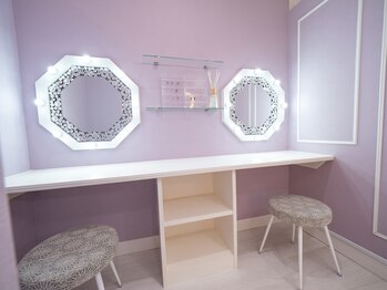 アイビーラッシュ(Eye be Lush)/メイクルーム