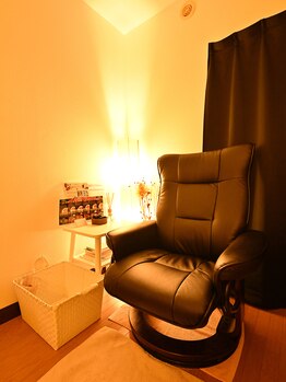 プライベートサロン リュヌド Private salon lune d'eau/ゆったりソファーでアロマ足湯♪