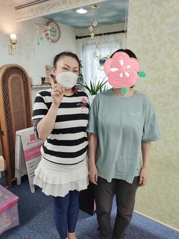 かおりビューティサロン/産後ママさんと一緒の写真