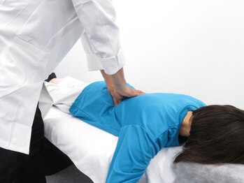 ボディ シェイク(BODY SHAKE)/腰の施術