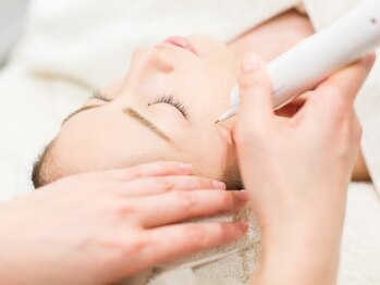 ムーンアンドアース(moon&earth)の写真/〈お肌も身体も〉気になる部分を集中シミケア☆狙い撃ち！年齢とともに増える肌悩みに対応◎