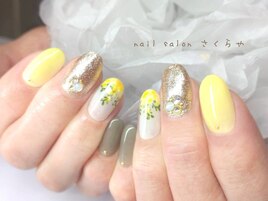 大人可愛い☆春のミモザネイル