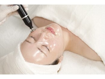 ルルアス(LuLu AS)の写真/《透明感あふれる水光肌◎》導くララピール×アクアダーマ★毛穴の詰まり・黒ずみ・開き・ニキビケアに♪