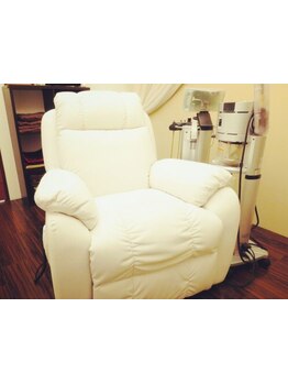 ネイル・アイメニューの同時施術が可能